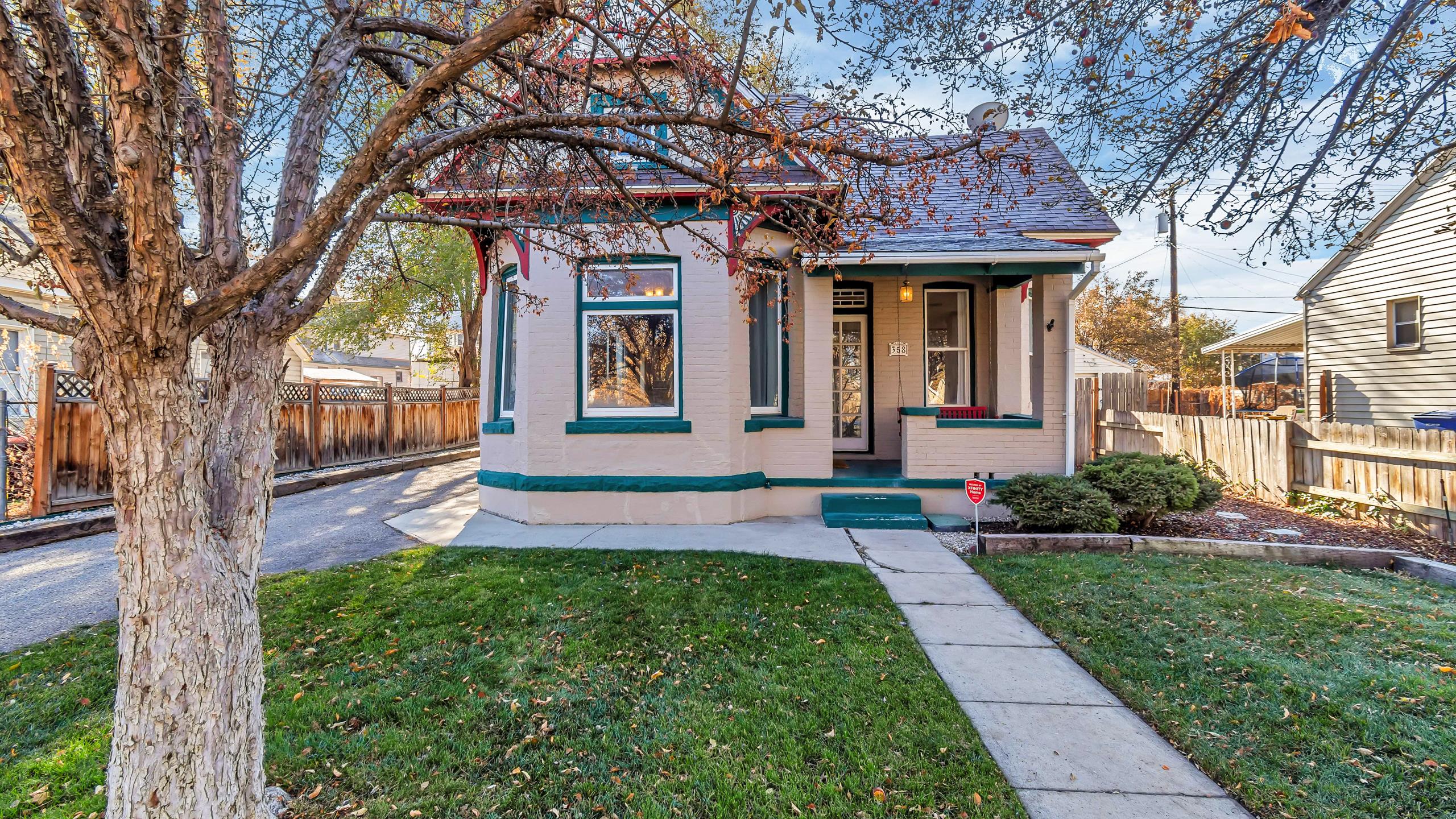 Kensington Avenue Fit for a King